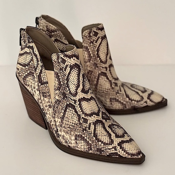 Vince Camuto Gannilla Western Python Snakeskin Leather Ankle Boots - Picture 1 of 9
